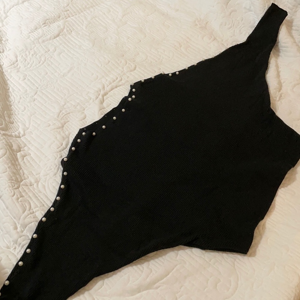 Cropped sweater with pearls